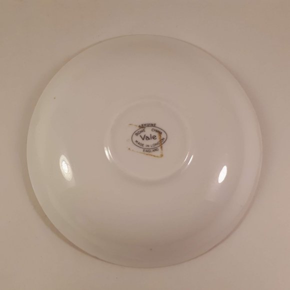 Vintage pretty Vale bone china floral teacup and saucer-England - Picture 7 of 8